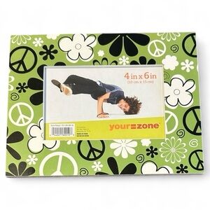 Green and Black Peace Sign Photo‎ Frame